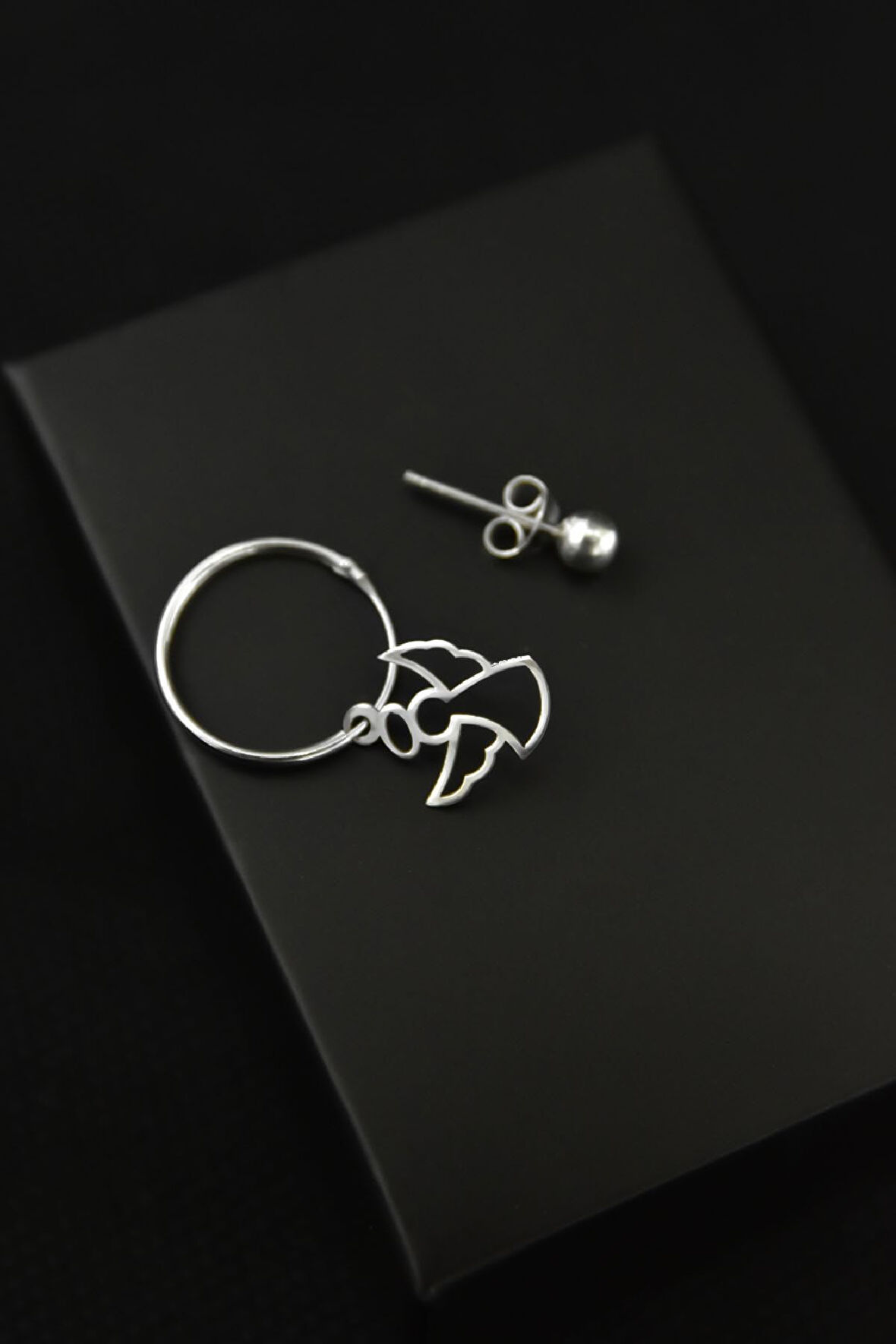 925 Ayar Gümüş Rodyum Kaplama Melek Figürlü Halka Ve Top Küpe