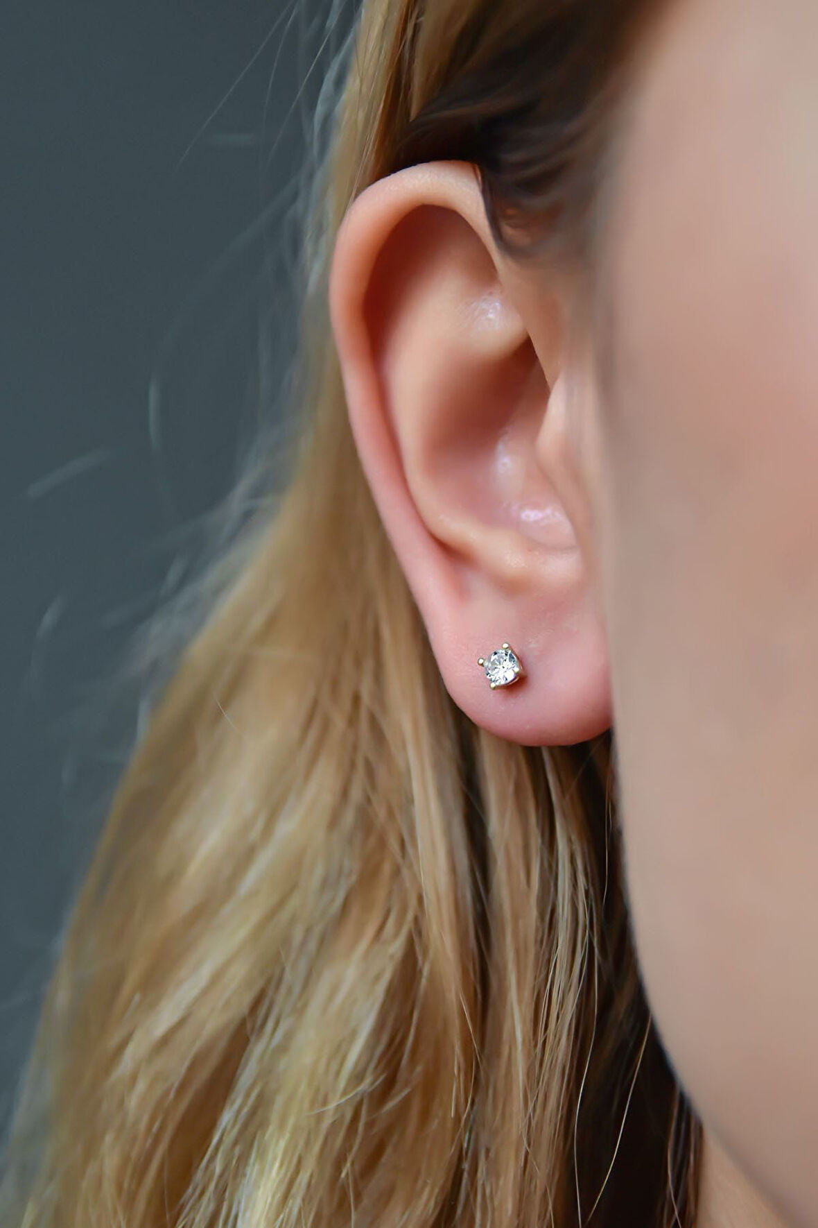 925 Ayar Gümüş Rose Kaplama Zirkon Taşlı Tektaş Küpe 3,75mm.