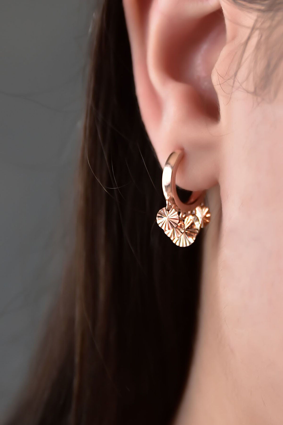 925 Ayar Gümüş Rose Kaplama Fırfırlı Pullu Halka Küpe