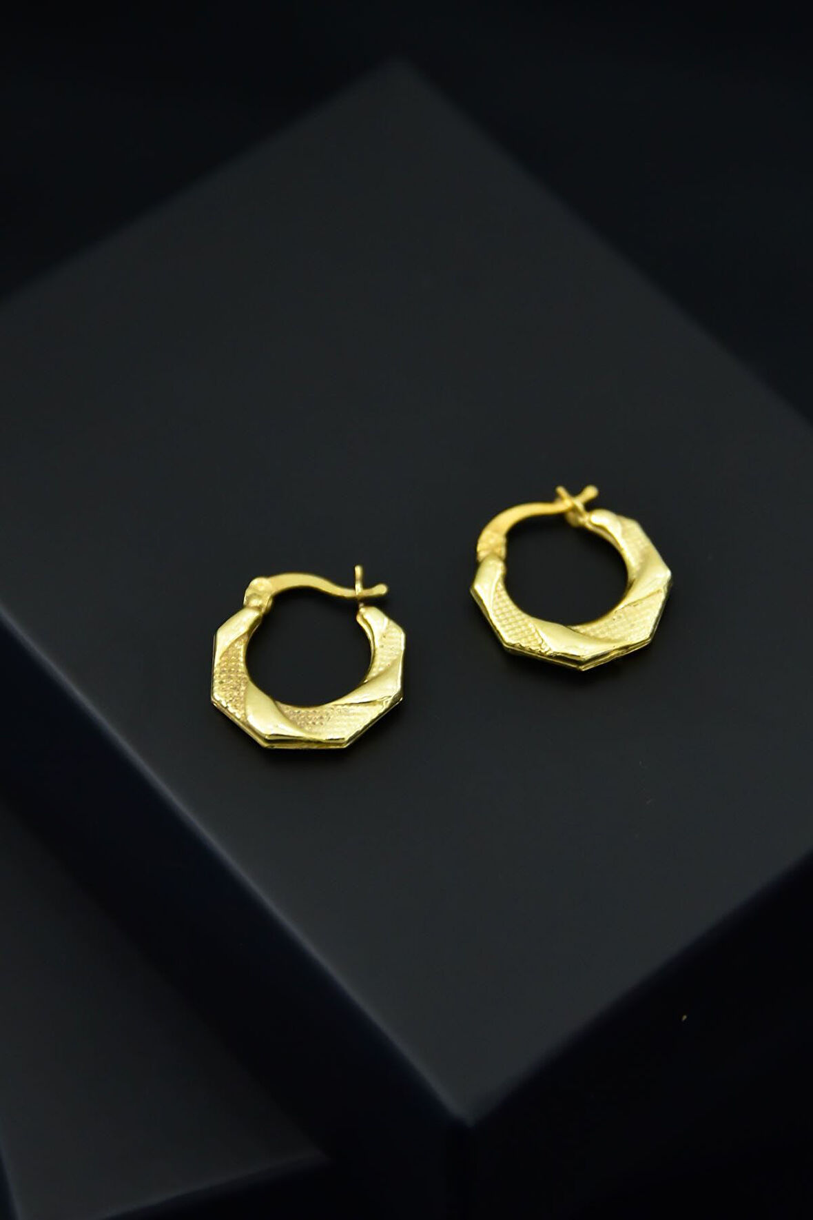 925 Ayar Gümüş Altın Kaplama Desenli Klipsli Kadın Küpe