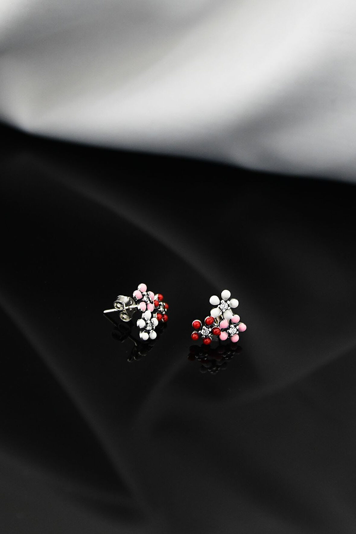 925 Ayar Gümüş Mineli Çoklu Çiçek Çivili Tasarım Küpe