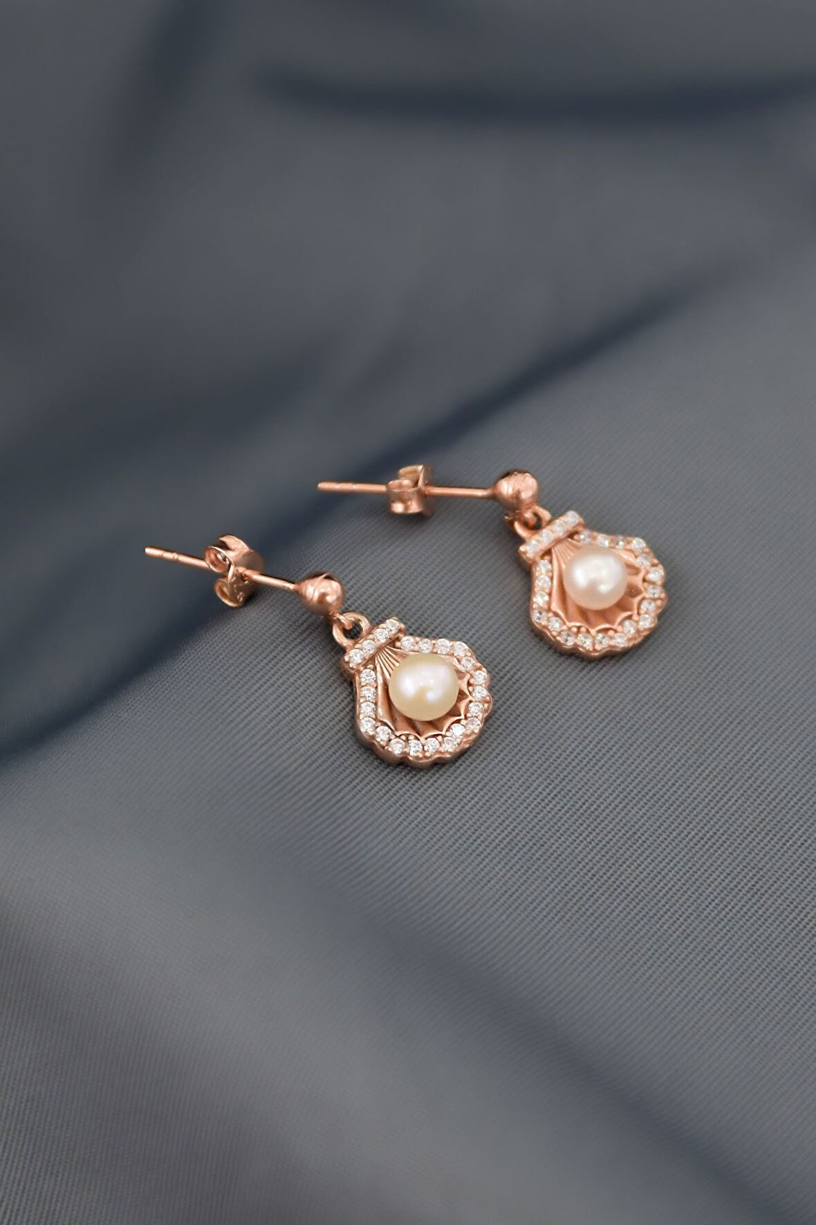 925 Ayar Gümüş Rose Kaplama Deniz Kabuğu Inci Çivili Küpe