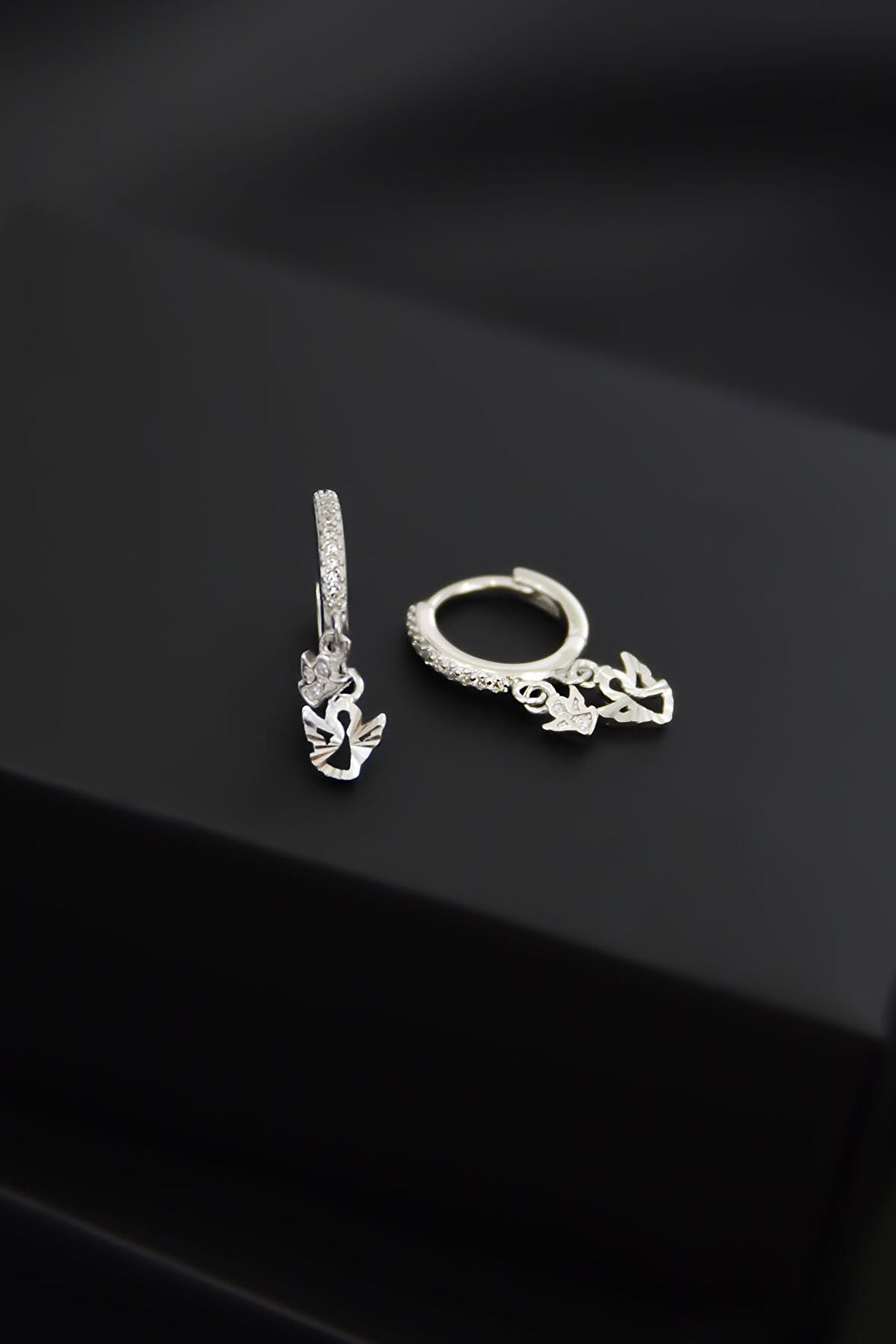 925 Ayar Gümüş Rodyum Kaplama Melek Figürlü Halka Kadın Küpe