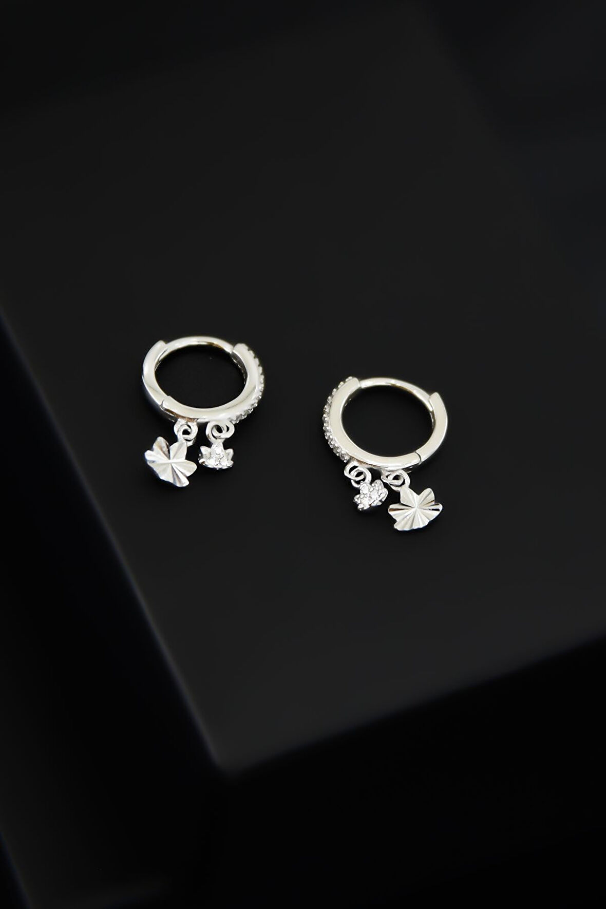 925 Ayar Gümüş Rodyum Kaplama Lotus Figürlü Halka Kadın Küpe