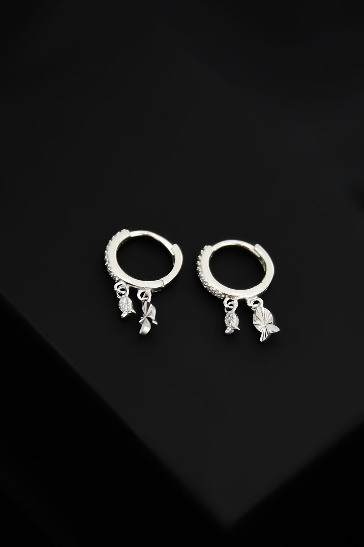 925 Ayar Gümüş Rodyum Kaplama Balık Figürlü Halka Kadın Küpe