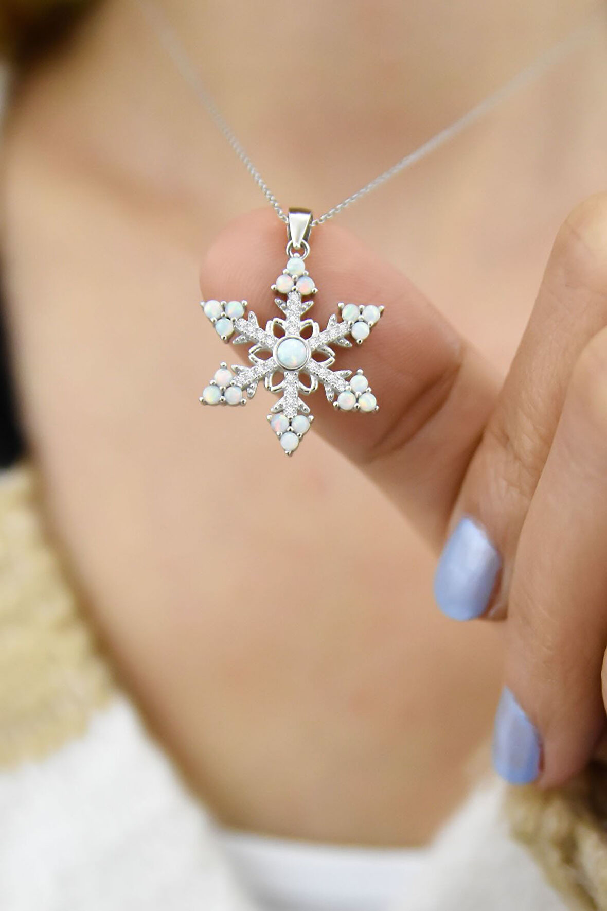 925 Ayar Gümüş Rodyum Kaplama Opal Kar Çiçeği Kolye
