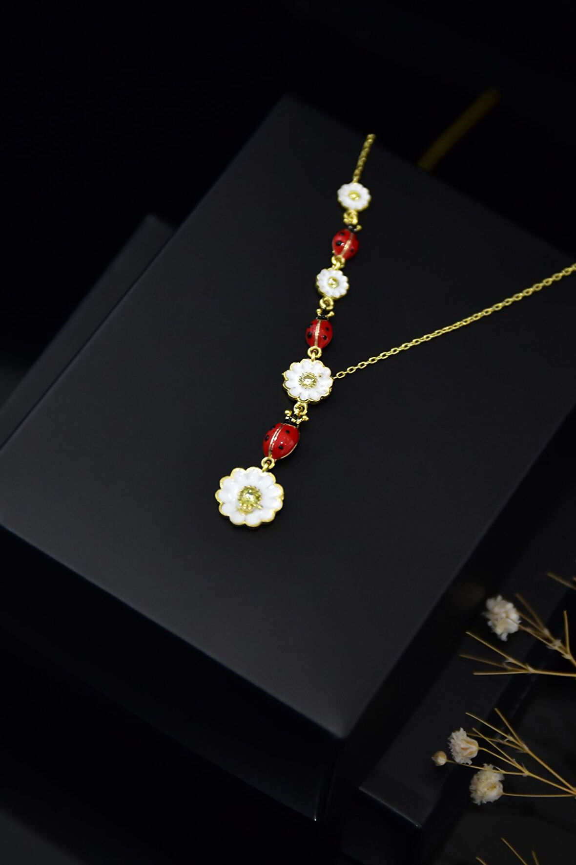 925 Ayar Gümüş Gold Kaplama Akışlı Uğur Böceği Ve Papatya Kadın Kolye