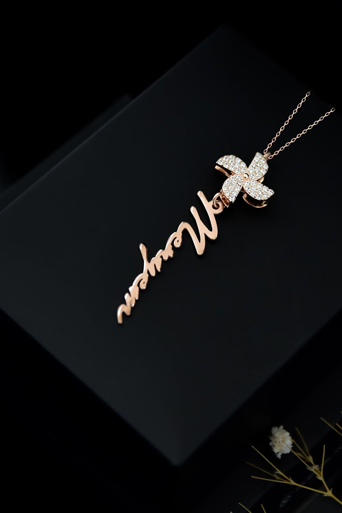 925 Ayar Gümüş Rose Kaplama Meryem Yazılı Rüzgar Gülü Kadın Kolye