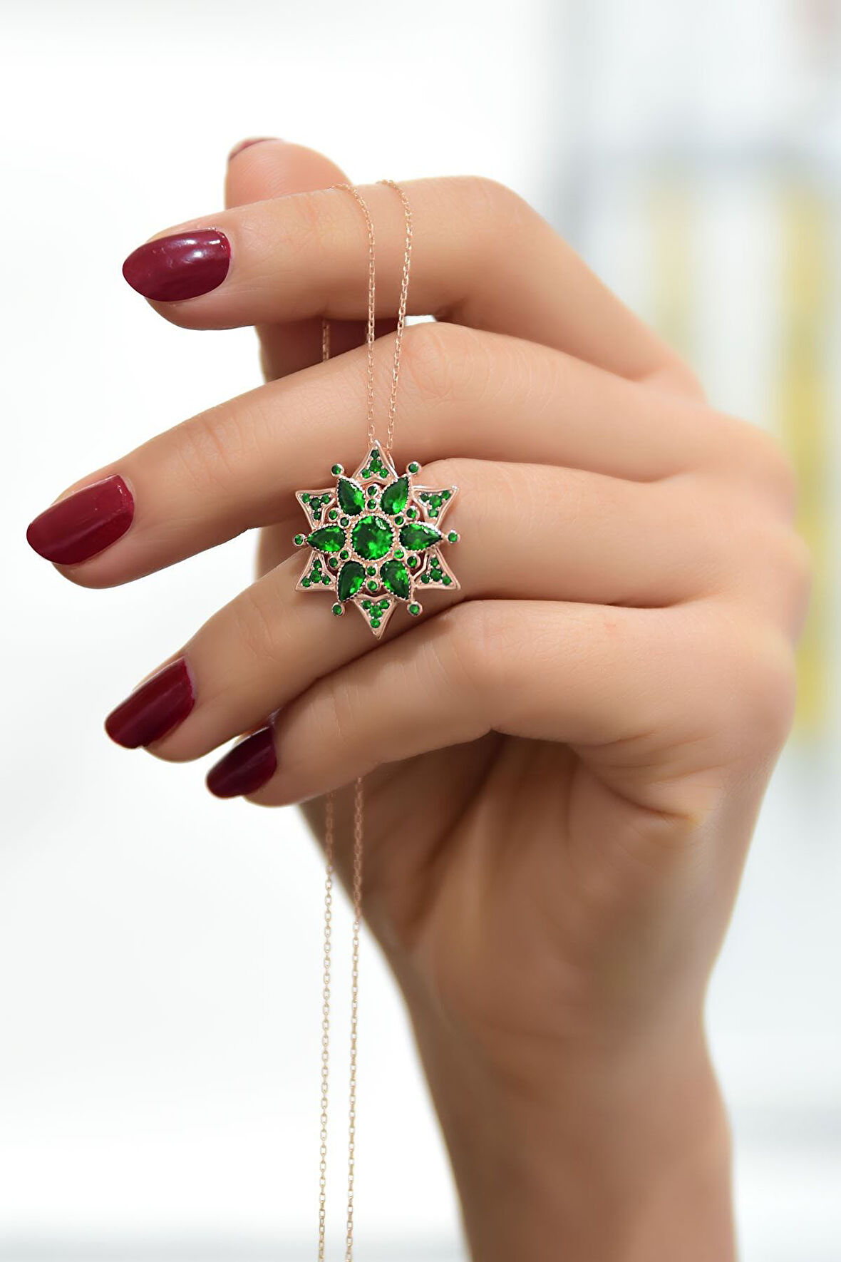 925 Ayar Gümüş Rose Kaplama Zümrüt Yeşili Kamelya Çiçeği Kolye