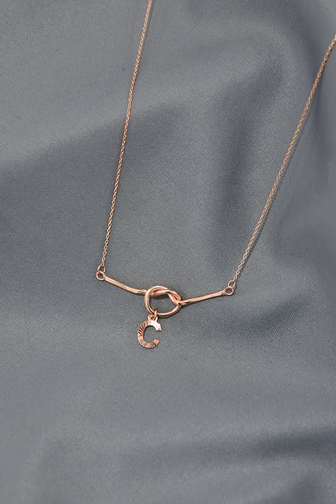 925 Ayar Gümüş Rose Kaplama Kristal C Harfli Düğüm Kolye