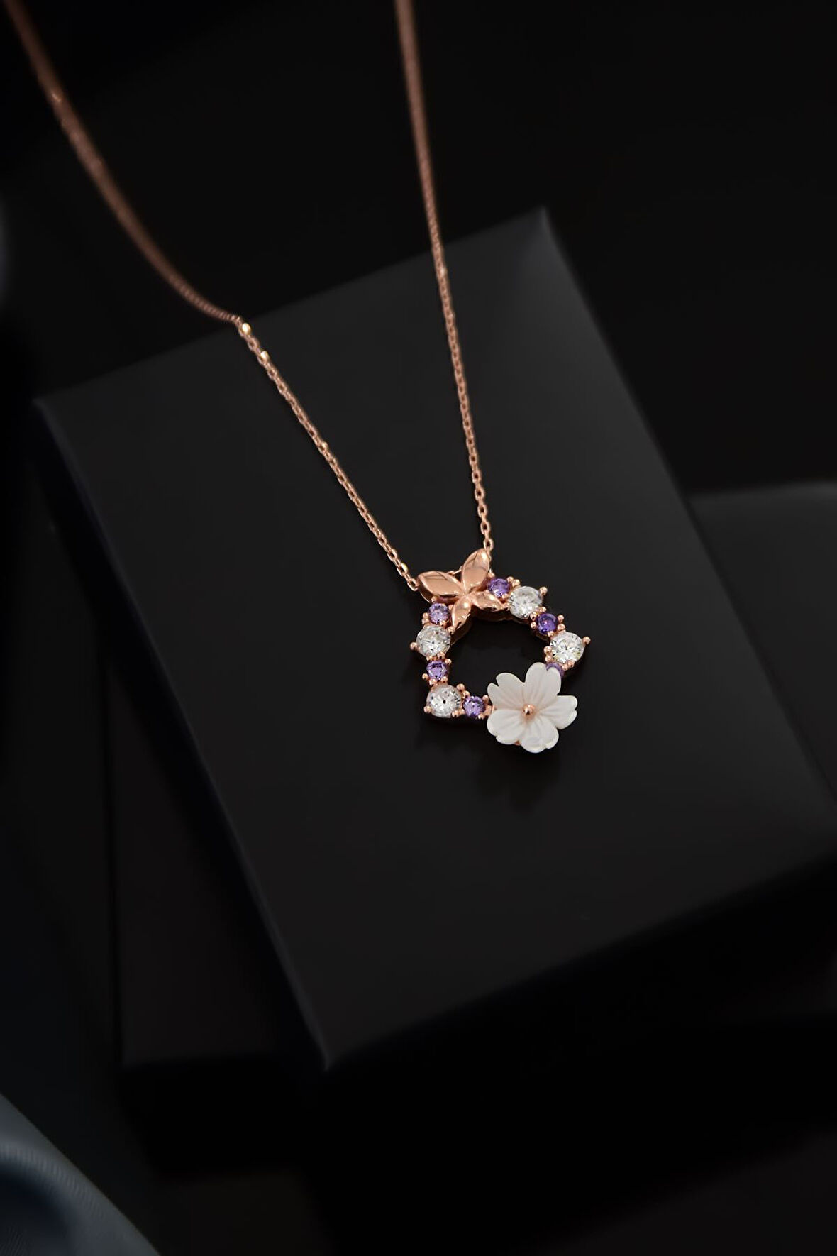 925 Ayar Gümüş Rose Kaplama Tasarım Kelebekli Sedef Manolya Çiçeği Kolye