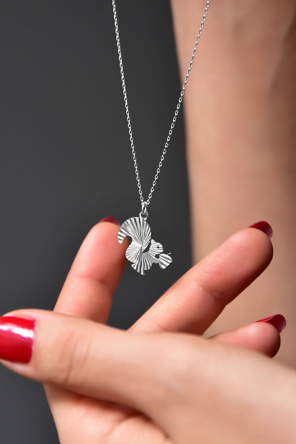 925 Ayar Gümüş Rodyum Kaplama Kristal Kesim Fındık Kurdu Sincap Kolye