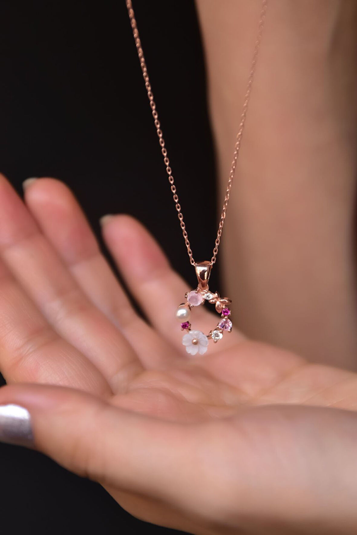 925 Ayar Gümüş Rose Kaplama Incili Kelebek Sedef Manolya Çiçek Kolye