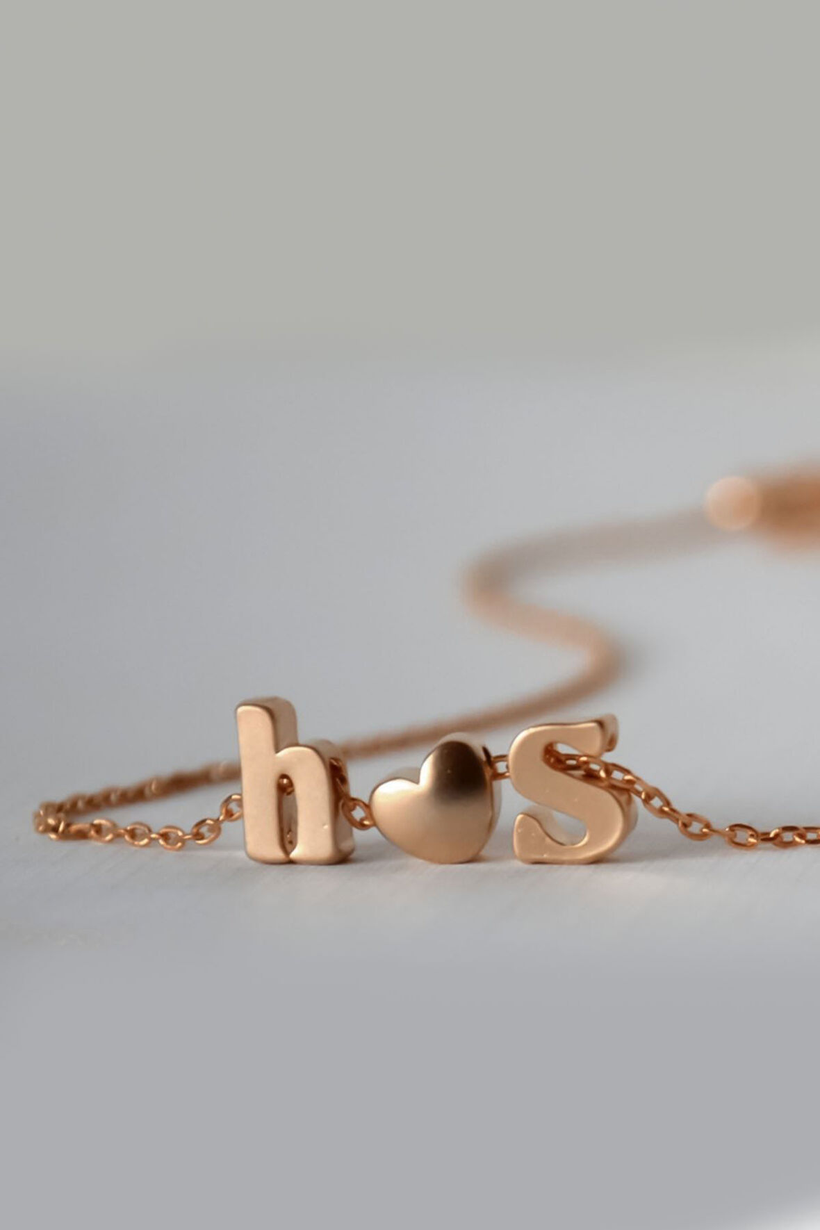 925 Ayar Gümüş Rose Mini Üç Boyutlu Ikı Harf Bir Kalp Kolye