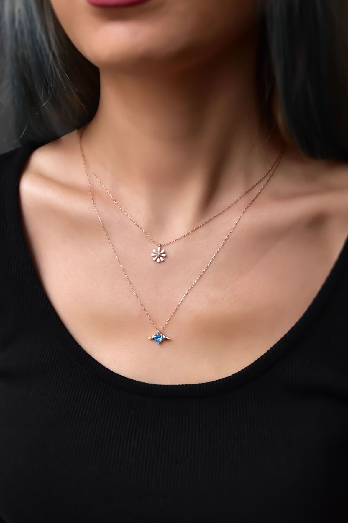 925 Ayar Gümüş Rose Kaplama Asansörlü Mineli Papatya Ve Kalp Kanat Kolye