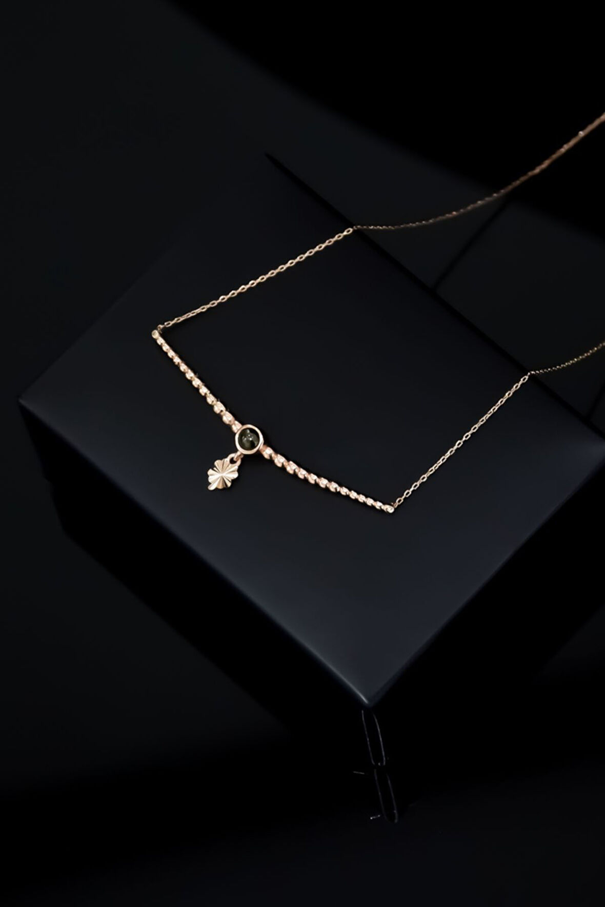 925 Ayar Gümüş Rose Kaplama Top Motifli Haki Ay Taşı Yonca Kolye