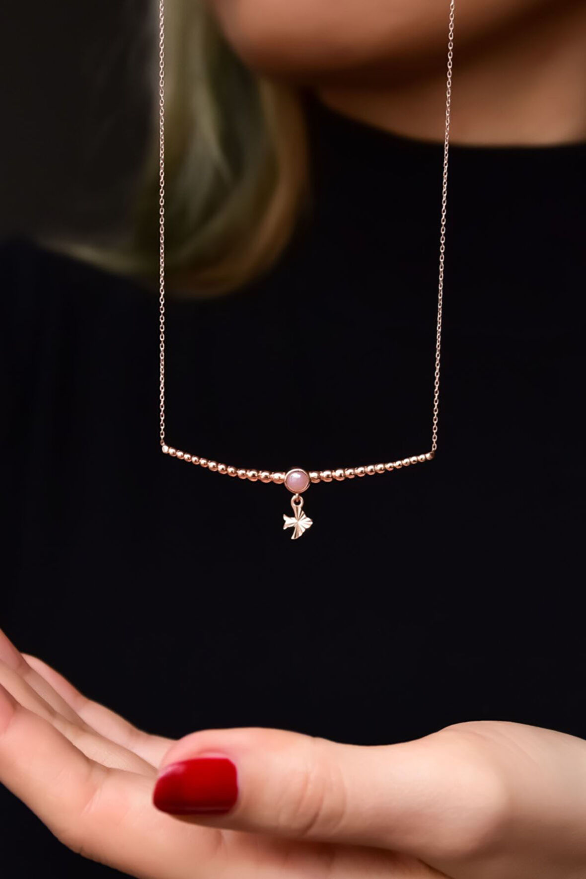 925 Ayar Gümüş Rose Kaplama Top Motifli Pembe Ay Taşı Kırlangıç Kolye