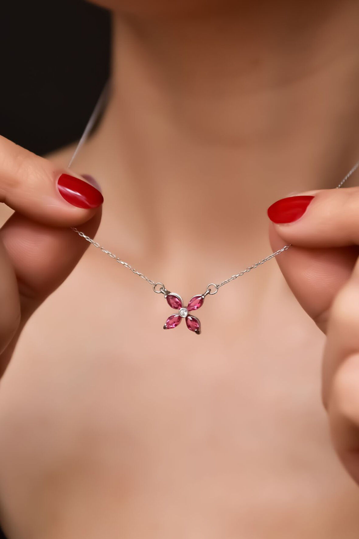 925 Ayar Gümüş Rodyum Kaplama Fuşya Zirkon Taşlı Plumeria Kolye