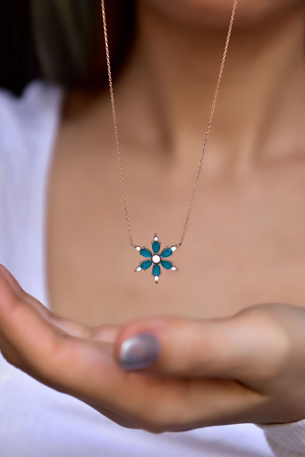 925 Ayar Rose Kaplama Mavi Sedef Mineli Kamelya Çiçeği Kolye