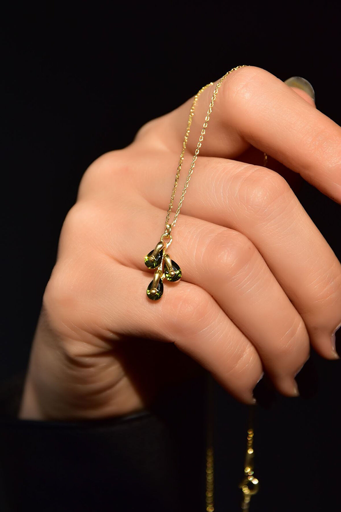925 Ayar Gümüş Gold Kaplama Ağustos Ayı Doğum Taşlı Kübik Drop Kolye