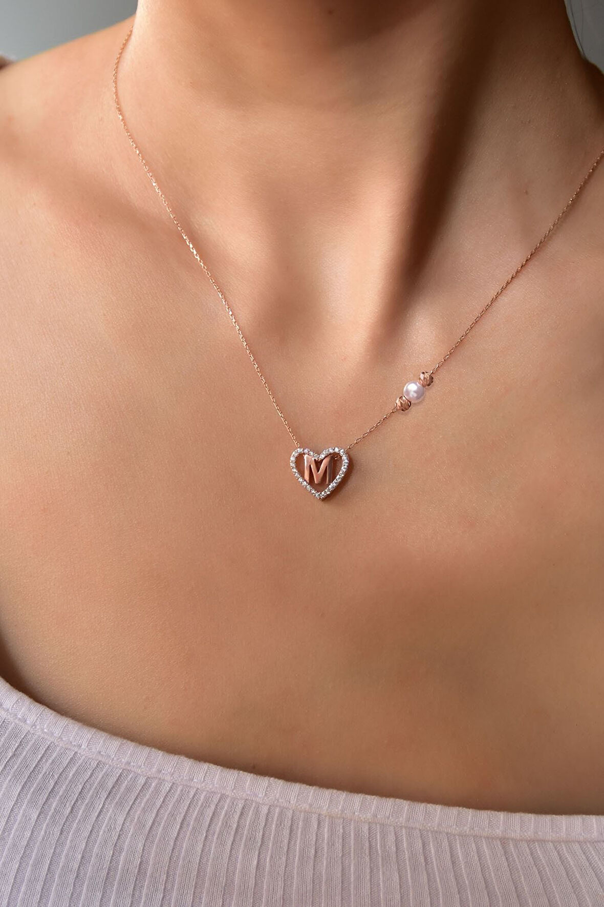 925 Ayar Gümüş Rose Kaplama Incili Dorika Toplu Aşkın Harfi M Kalp Kolye