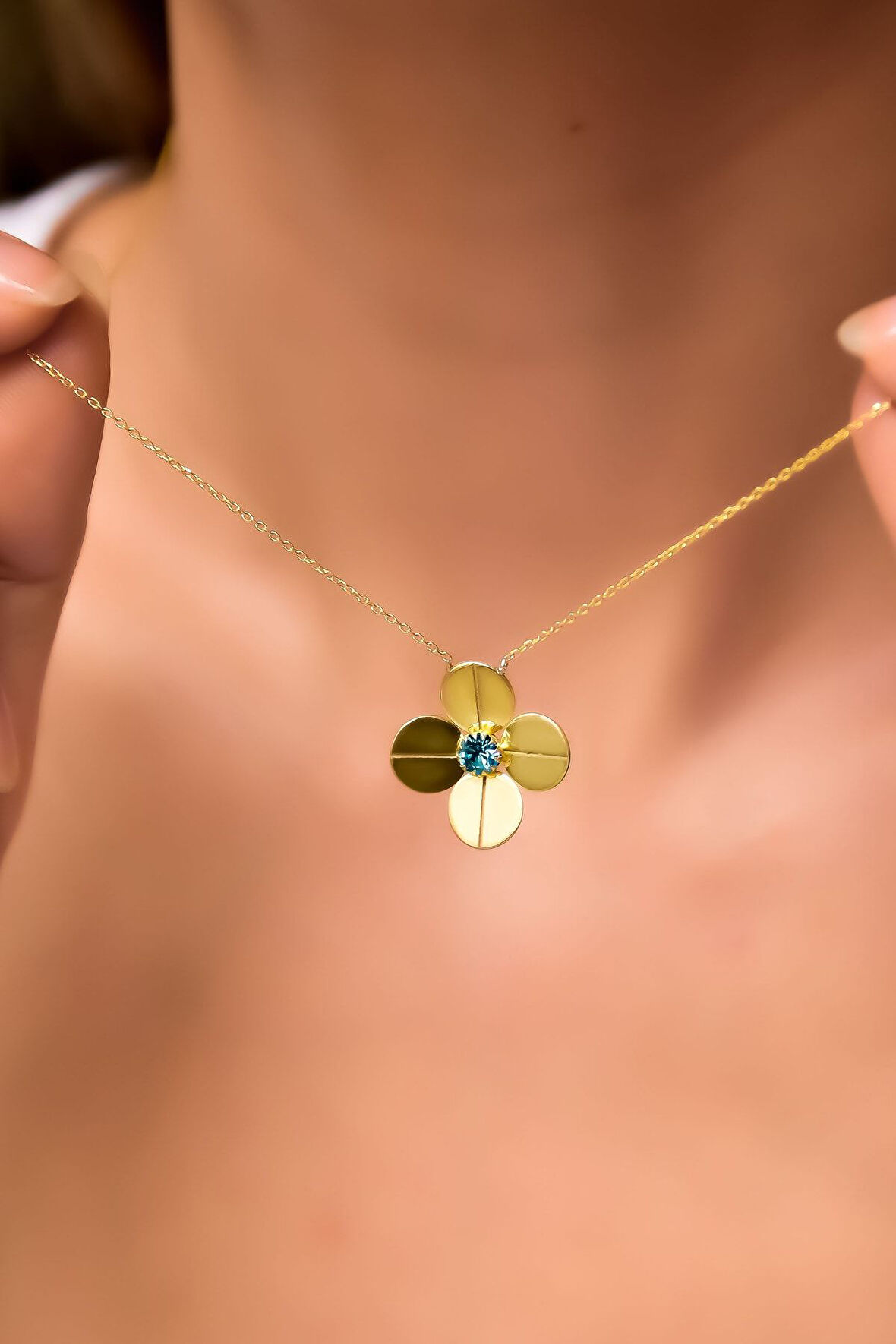 925 Ayar Gümüş Gold Kaplama Aralık Ayı Doğum Taşlı Matthiola Çiçeği Kolye