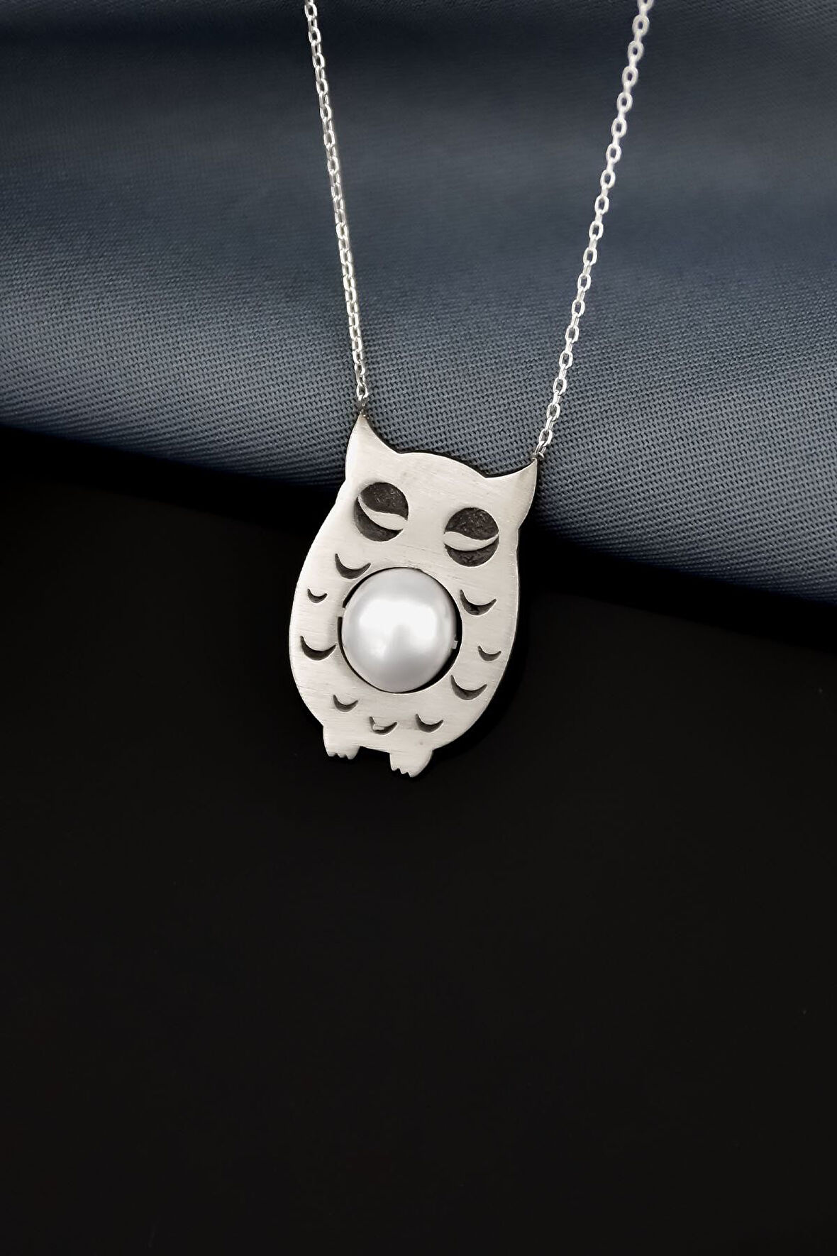 925 Ayar Gümüş Rodyum Kaplama Plaka Kesin Incili Baykuş Kolye