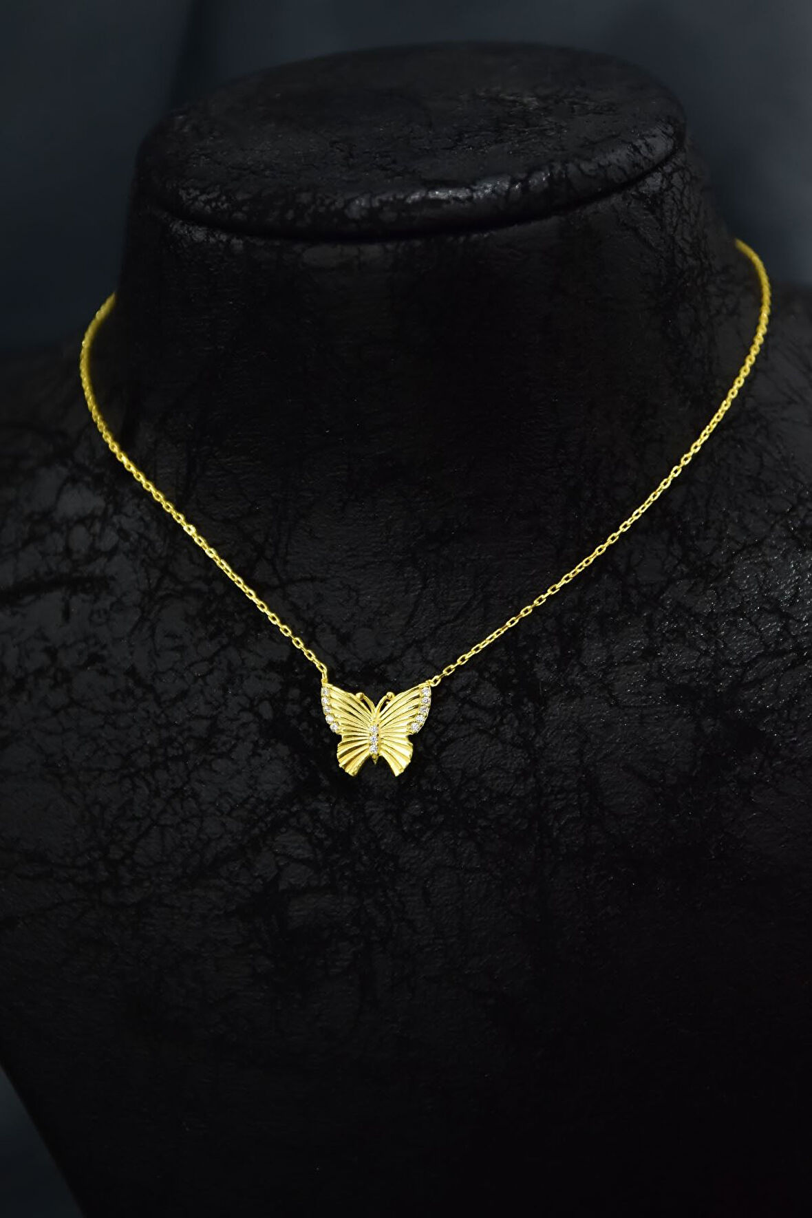 925 Ayar Gümüş Gold Kaplama Zirkon Taşlı Desenli Kelebek Kolye