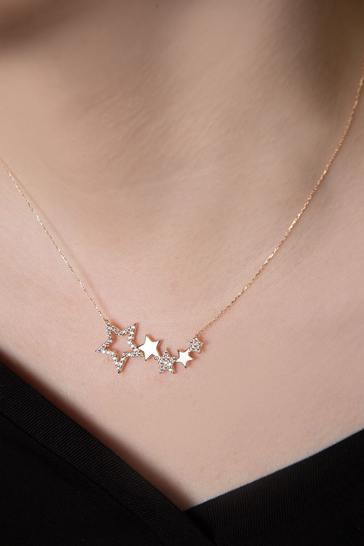 925 Ayar Gümüş Rose Kaplama Sıralı Beş Yıldız Zirkon Taşlı Kolye