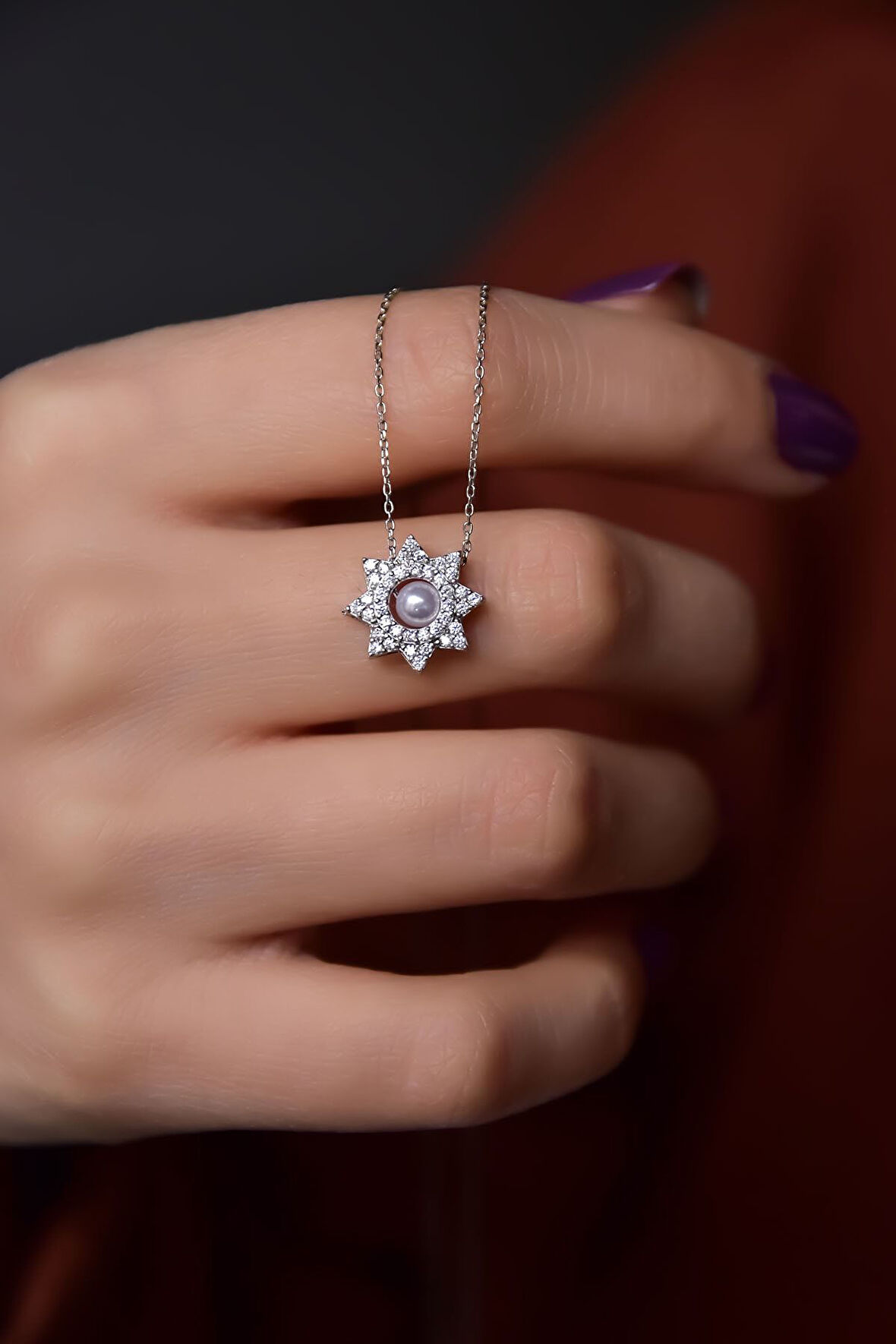 925 Ayar Gümüş Rodyum Kaplama Zirkon Taşlı Montür Incili Güneş Kolye