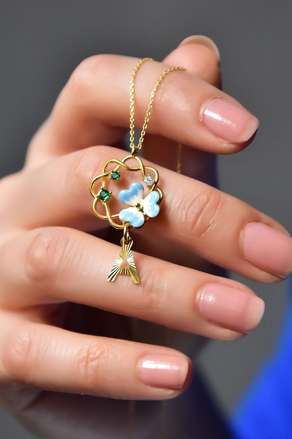 925 Ayar Gümüş Gold Kaplama Tasarım Harf Sallantılı Mineli Frezya Çiçeği Kolye