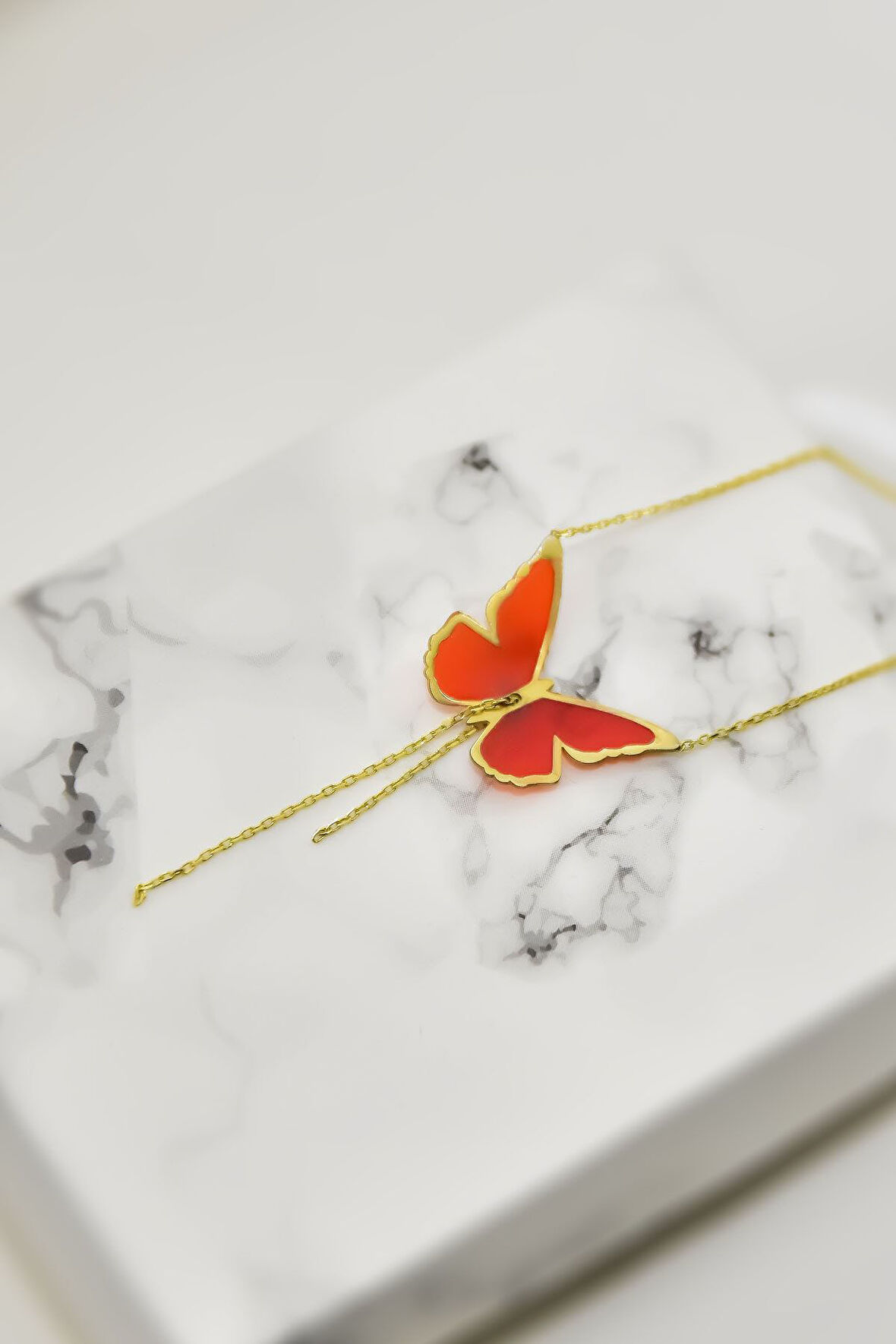 925 Ayar Gümüş Gold Parlayan Rüya Serisi Tasarım Ebruli Cam Boyamalı Zincir Sallantılı Kelebek Kolye