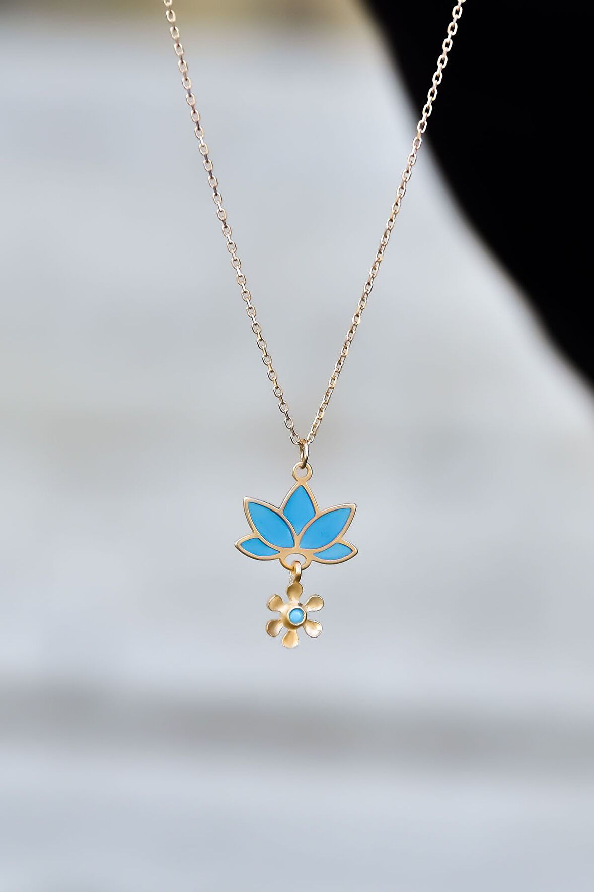 925 Ayar Gümüş Gold Kaplama Parlayan Rüya Serisi Tasarım Ebruli Cam Boyalı Lotus Kolye