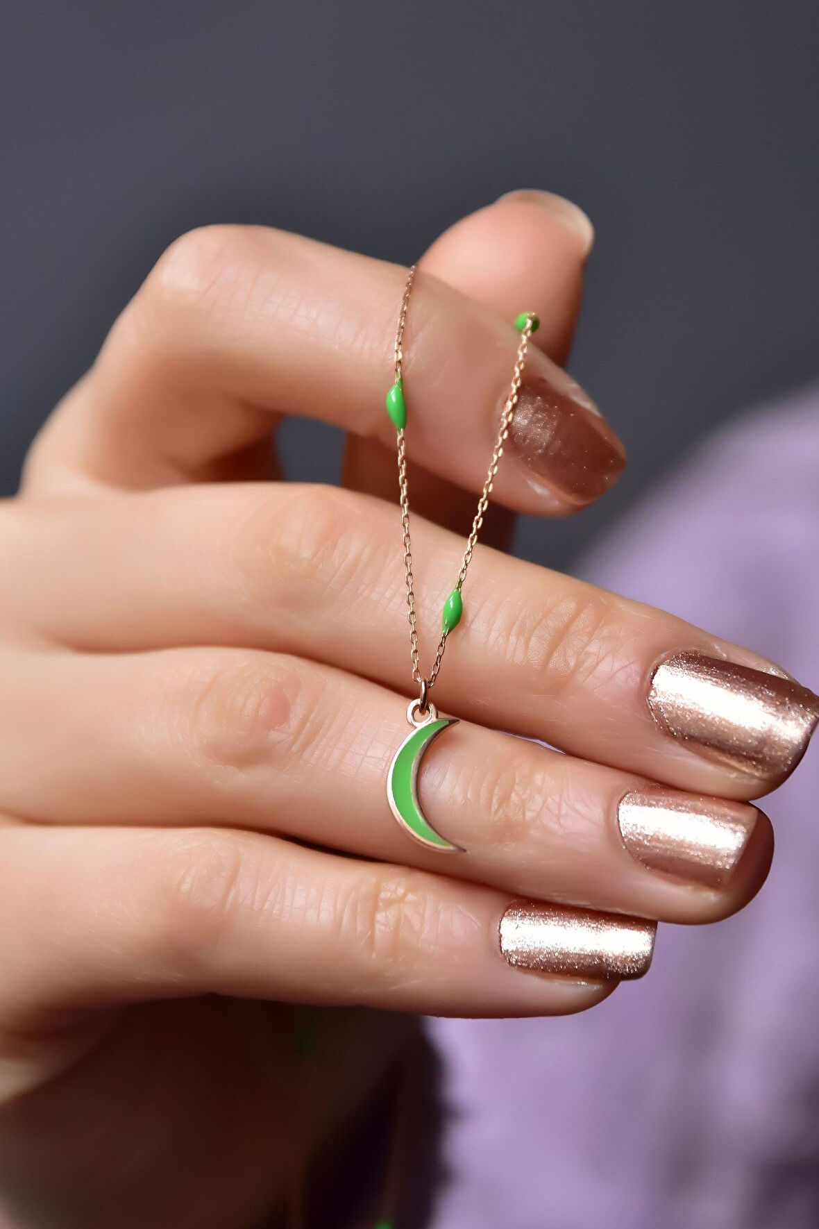 925 Ayar Gümüş Rose Kaplama Yeşil Mineli Hilal Kolye