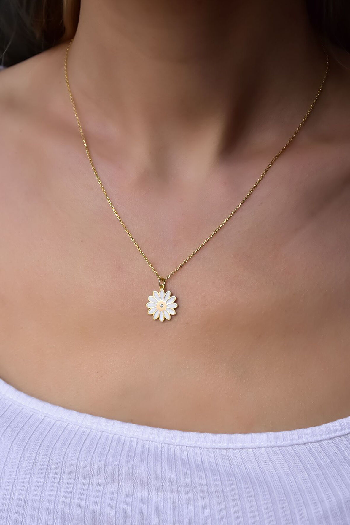 925 Ayar Gümüş Gold Kaplama 0,01 Karat Pırlanta Beyaz Mineli Gerbera Çiçeği Kolye