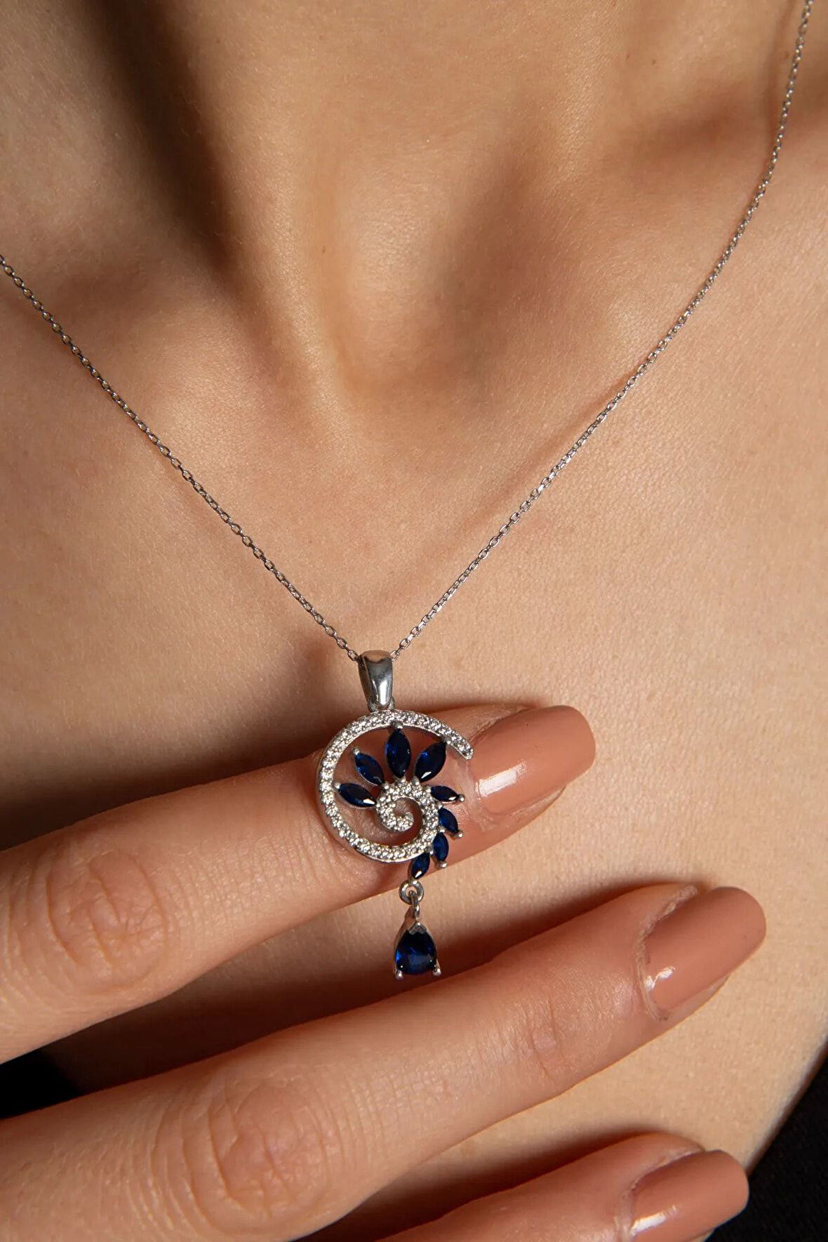 925 Ayar Gümüş Rodyum Kaplama Lacivert Renkli Spiral Snail Tasarım Kolye