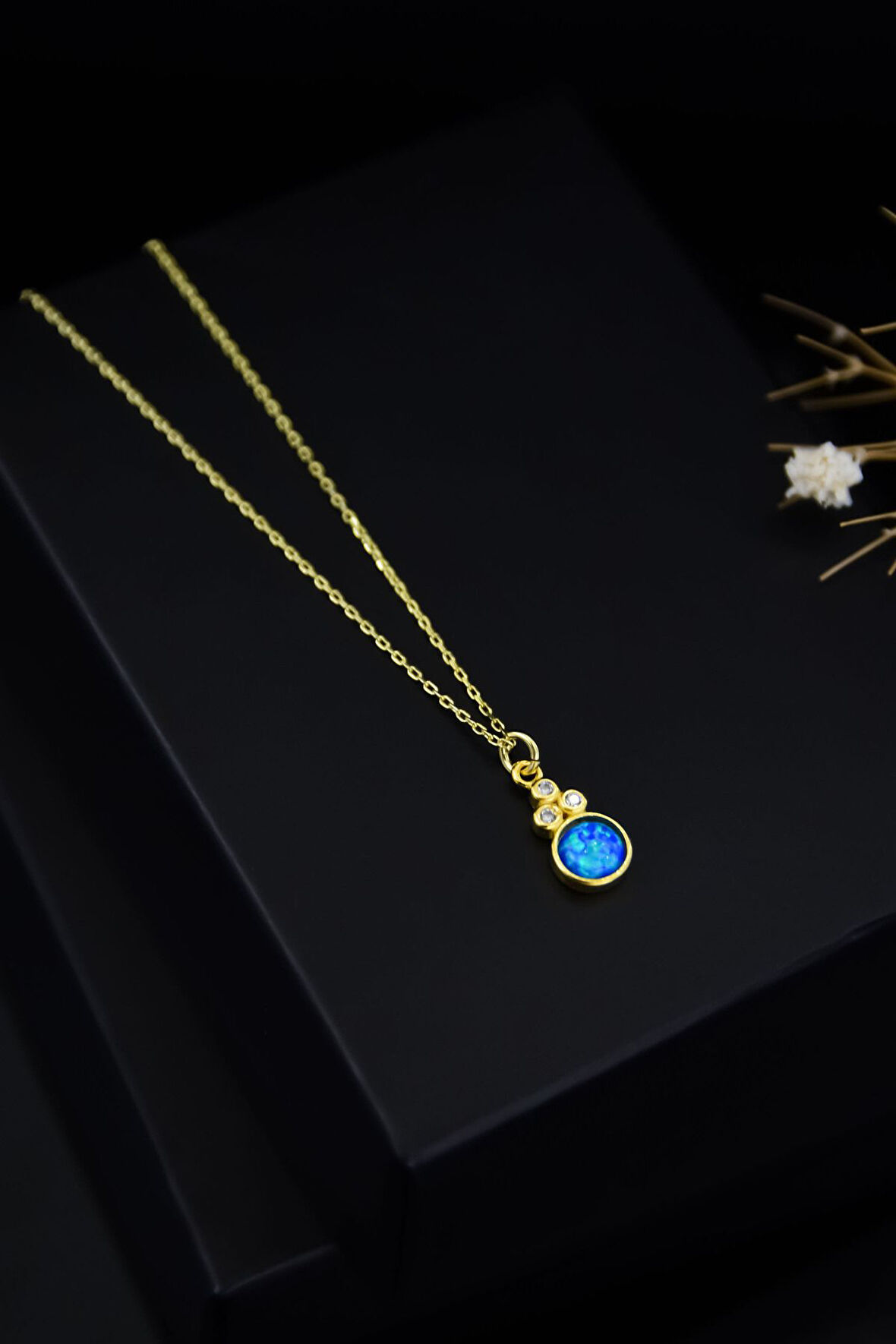 925 Ayar Gümüş Gold Kaplama Mavi Opal Yuvarlak Kolye