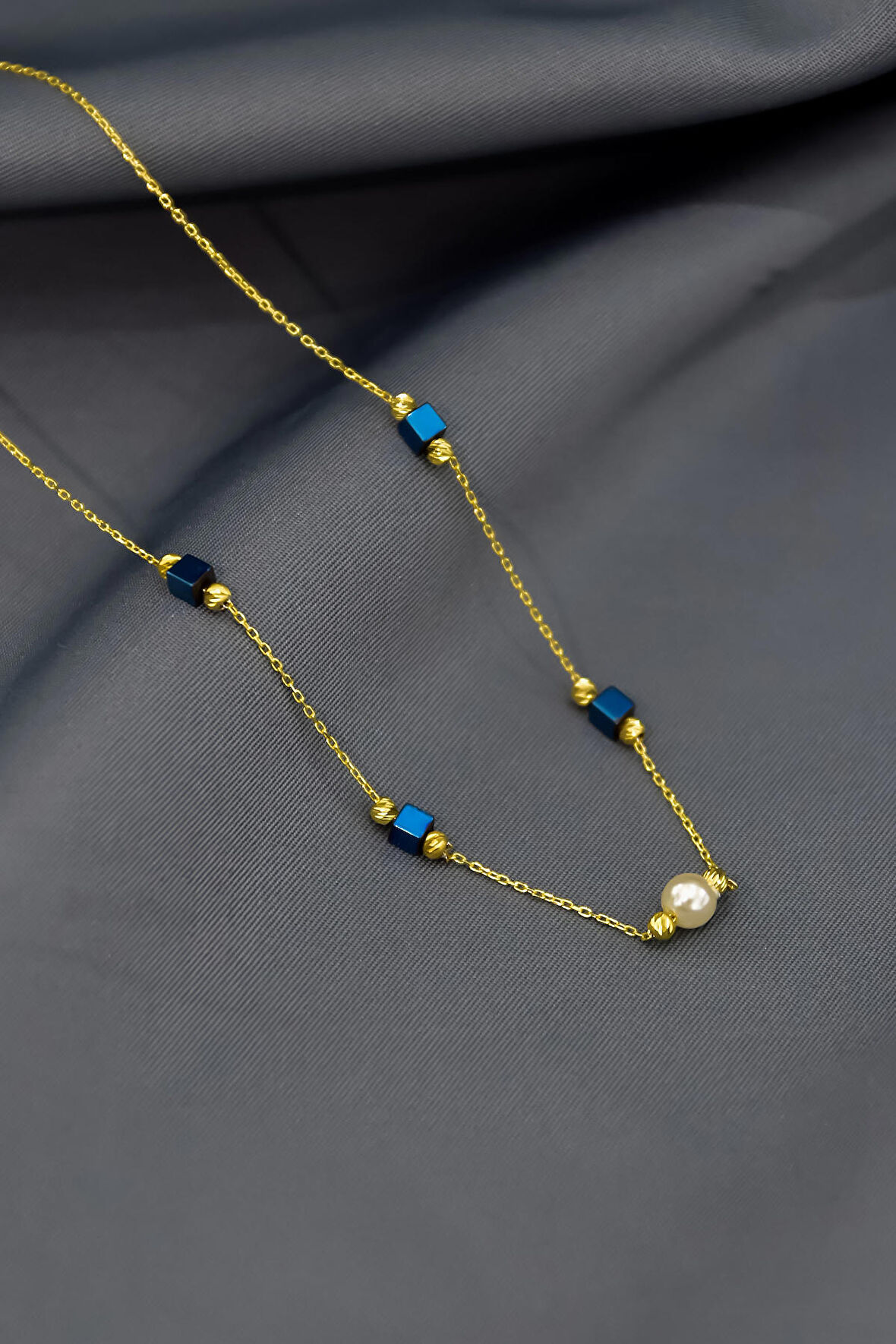 925 Ayar Gümüş Gold Kaplama Üçlü Incili , Lacivert Kare Boncuklu Kolye