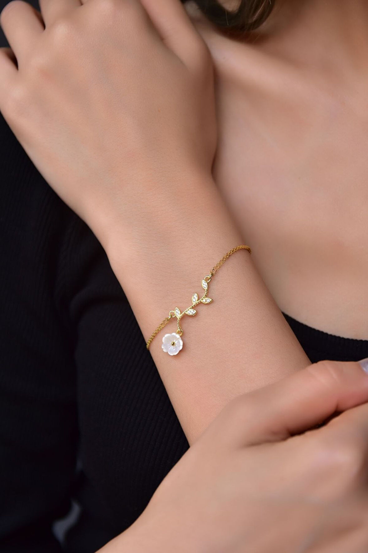 925 Ayar Gümüş Gold Kaplama Dallı Sedef Manolya Çiçeği Bileklik