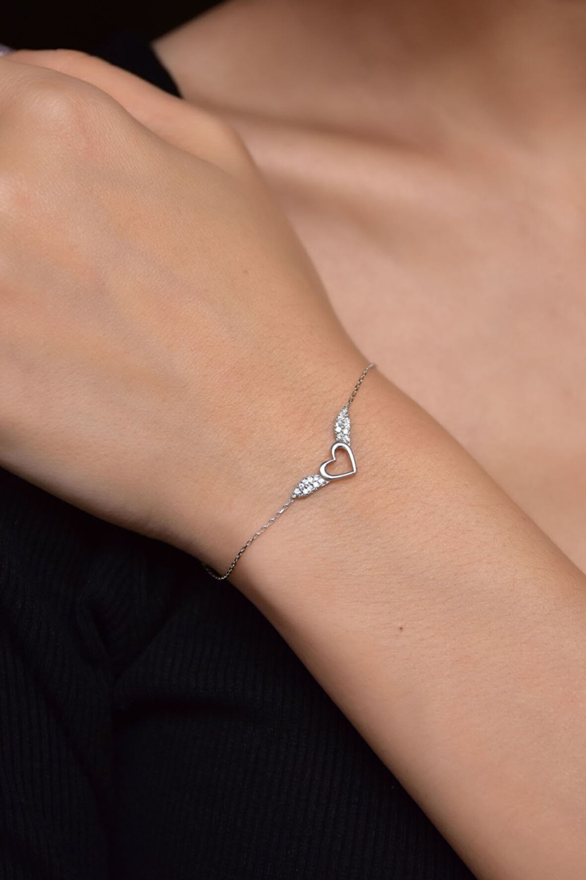 925 Ayar Gümüş Rodyum Kaplama Zirkon Taşlı Kalp Kanat Bileklik