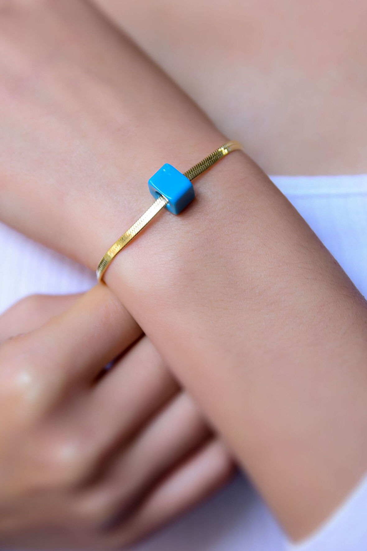 925 Ayar Gümüş Gold Kaplama Mavi Kare Boncuklu İtalyan Zincir Bileklik