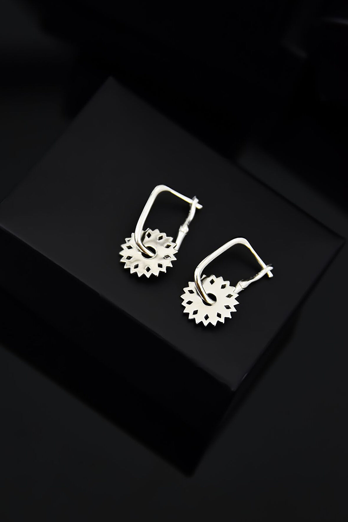 925 Ayar Gümüş Rodyum Kaplama Çark Halka Küpe