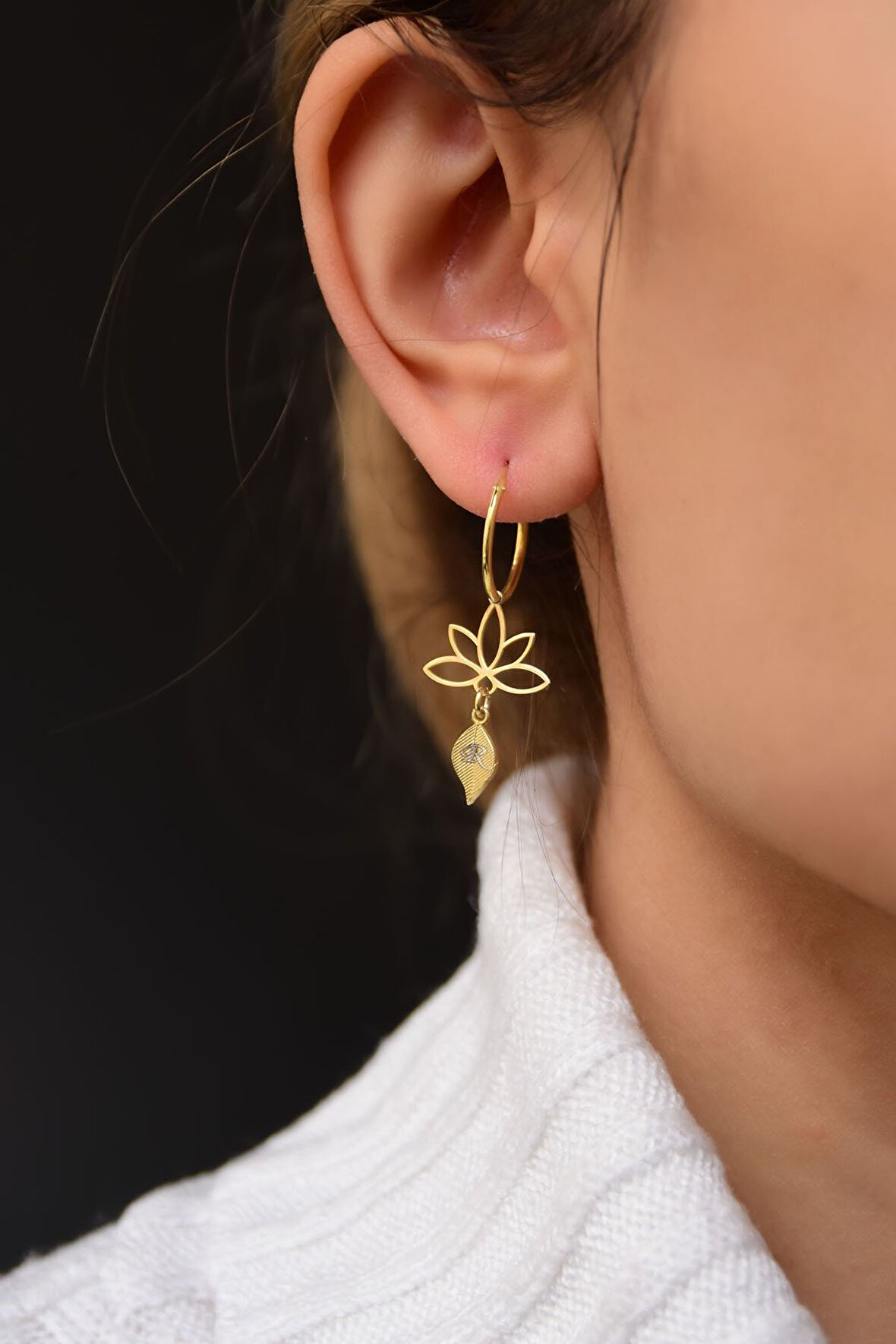 925 Ayar Gümüş Gold Kaplama Harfli Yaprak Lotus Halka Küpe