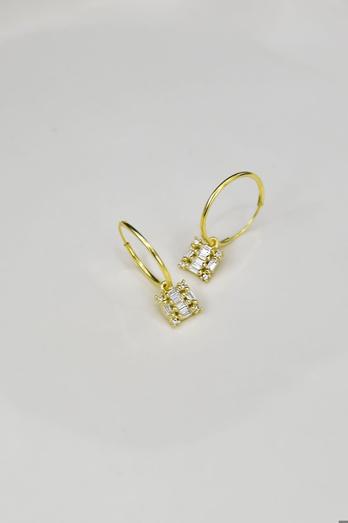 925 Ayar Gümüş Gold Kaplama Baget Taşlı Kare Halka Küpe