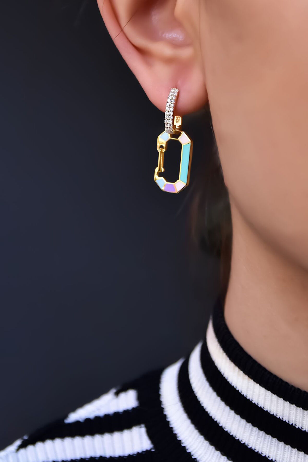 925 Ayar Gümüş Gold Kaplama Mineli Dikdörtgen Taşlı Halka Küpe