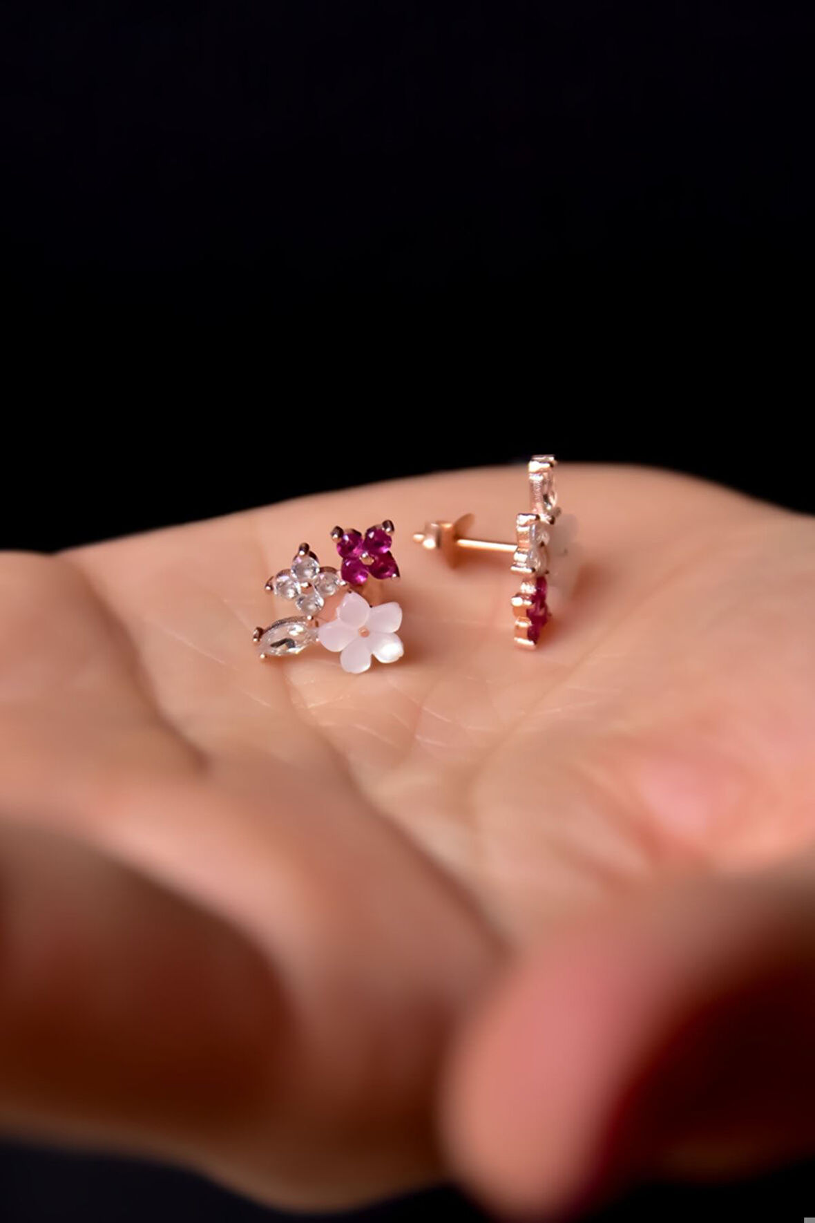 925 Ayar Gümüş Rose Kaplama Sedef Manolya Fuşya Beyaz Taşlı Yonca Çiçek Küpe