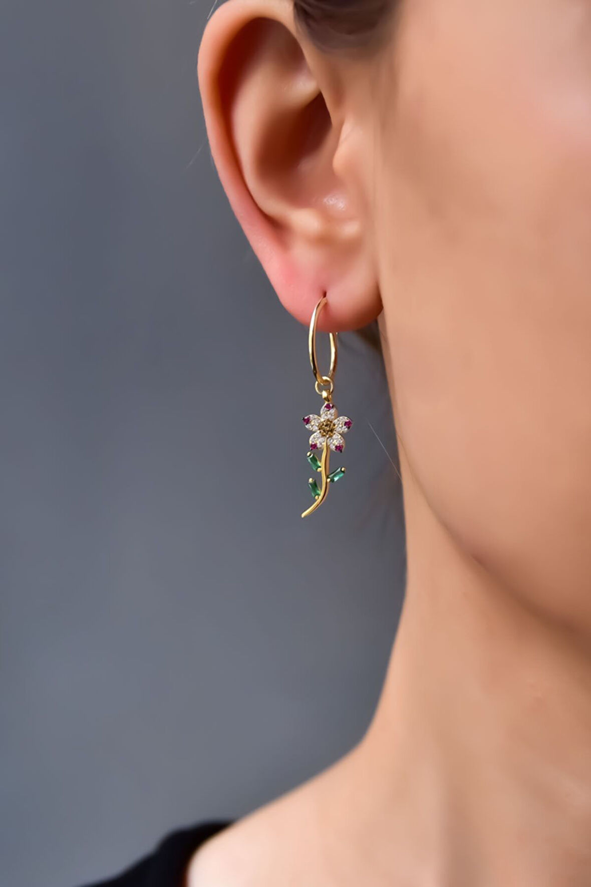 925 Ayar Gümüş Gold Kaplama Fuşya Taşlı Papatya Küpe