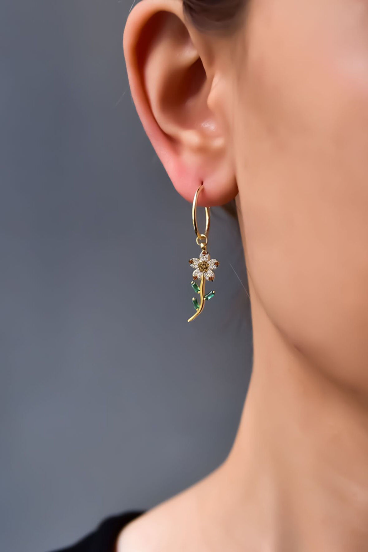 925 Ayar Gümüş Gold Kaplama Turuncu Taşlı Papatya Küpe