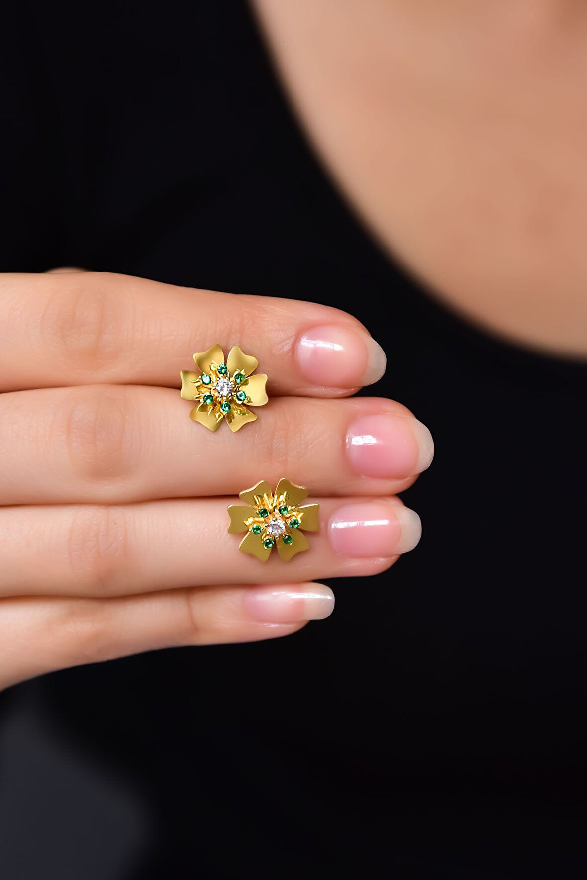 925 Ayar Gümüş Gold Kaplama Zirkon Taşlı Yeşil Tohumlu Linum Çiçeği Küpe