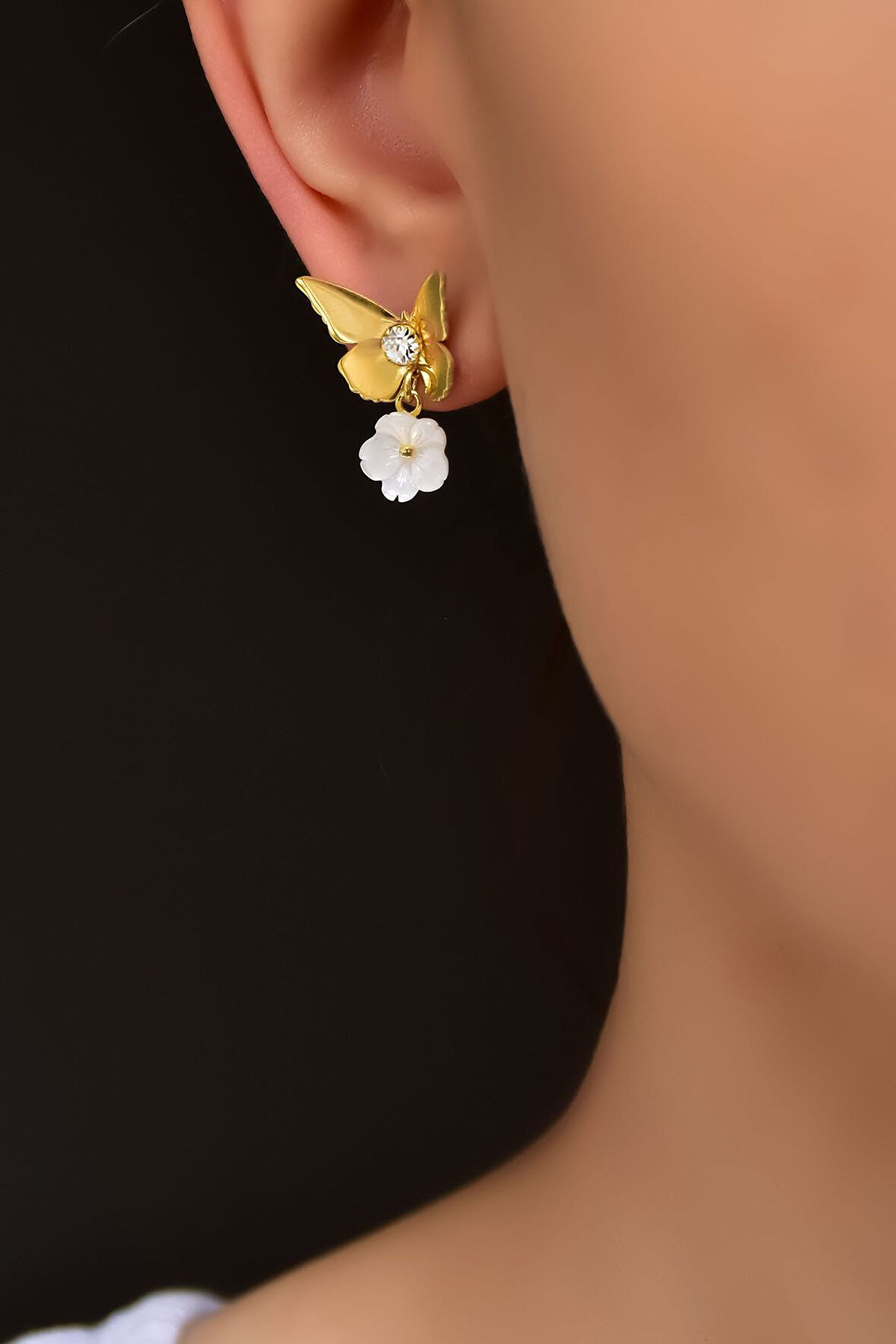 925 Ayar Gümüş Gold Kaplama Nisan Ayı Doğum Taşlı Kelebek , Sedef Manolya Çiçeği Küpe